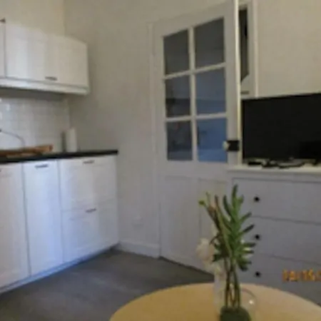 Lejlighed - Center - Small One Bedroom Flat